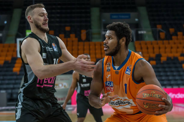 中场对于志 中场对于志